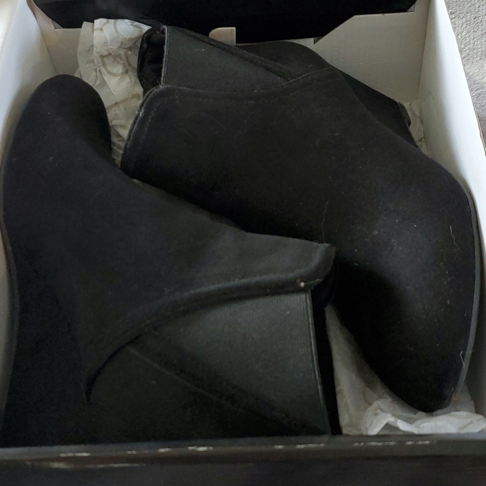 Boots - Picture 4 of 4